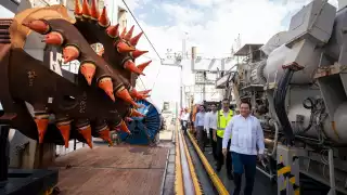 Joaquín Díaz Mena conoció las áreas estratégicas de la Fernando de Magallanes, acompañado por los mandos de la embarcación