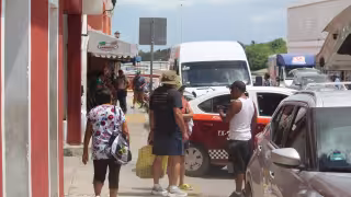 Largos tiempos de espera y altos costos afectan movilidad en Champotón