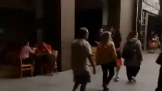 Los comercios se quedaron sin luz y las personas comenzaron a irse.