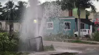 Gran fuga de agua en la colonia Nueva Esperanza de Champotón sorprende a moradores