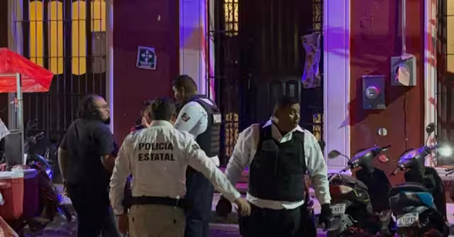 Agentes estatales retuvieron a un motociclista que intentó evadir un filtro persuasivo en la colonia Leovigildo Gómez.