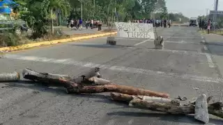Ejidatarios de Nuevo Israel bloquean otra vez la carretera Chetumal-Mérida
