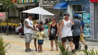 La Quinta Avenida es el centro de concentración de menores de edad vendiendo artesanías al turismo