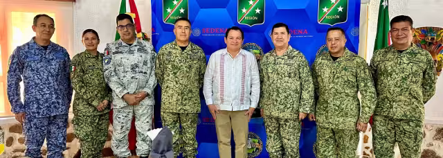 El gobernador electo, Joaquín Díaz Mena, se reúne con mandos militares de la región