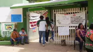 Padres de familia del CBTA número 15 aprobaron la destitución del director Deosdedy Sarmiento Berzunza