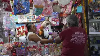 Comienzan ventas por el Día del Amor y la Amistad en el Mercado Principal