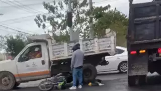 Accidente en cruce de Maxuxac y Chicozapote deja a motociclista lesionado