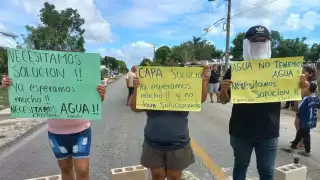 El bloqueo de la carretera leva  más de cuatro horas