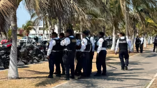 Policías marchan a evento de Claudia Sheinbaum