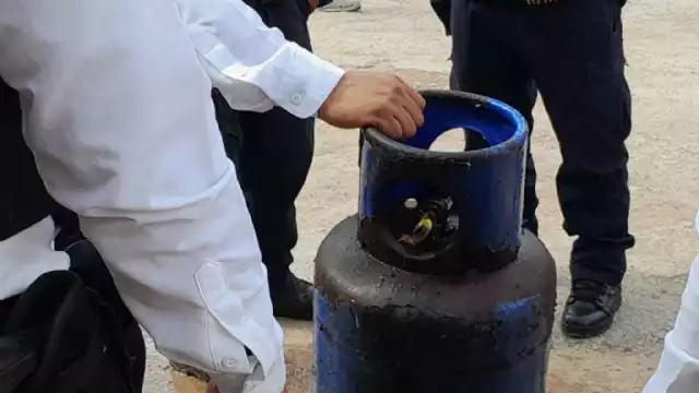 El hombre presentó quemaduras en el rostro y brazos