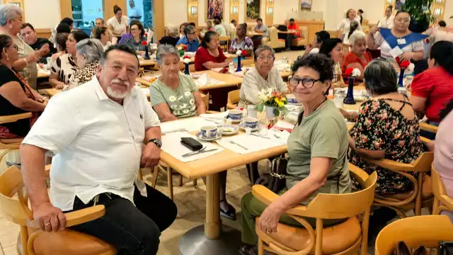 Los adultos mayores disfrutaron de la actividad en su honor.