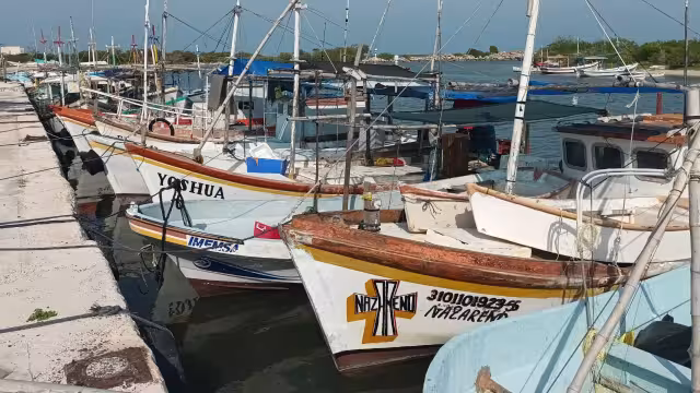 Hombres de mar aseguran que se presentan fuertes rachas de vientos en el día de la Santa Cruz