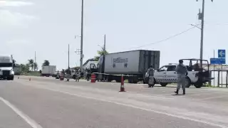 Tragedia en Sabancuy: Motociclista muere atropellado por un tráiler  