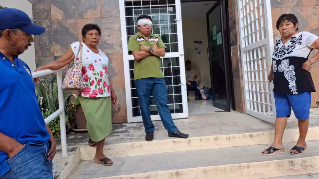 Tras accidentarse la combi en que viajaban no podrán trabajar varios días por indicación médica