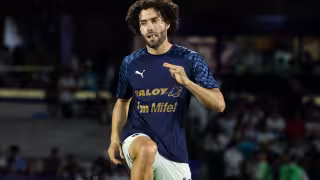 ¡Golazo y expulsión! Así fue el regreso goleador del Chino Huerta con Pumas ante Cruz Azul
