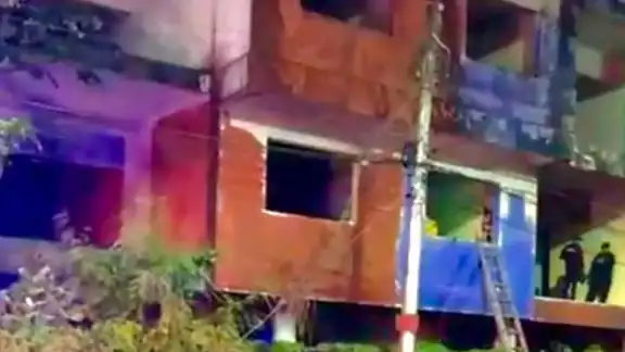 El cuerpo del indigente fue rescatado de un edificio abandonado.