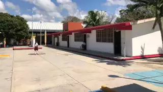 Alumnos de Chetumal regresaron a clases hoy lunes 28 de abril
