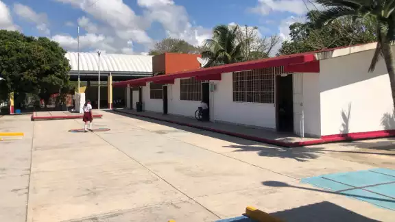 En la mayor parte de las escuelas, se reportó una asistencia de casi el 100% En la mayor parte de las escuelas, se reportó una asistencia de casi el 100%