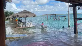 Servicios turísticos sufren baja de actividades por  aumento de nivel del agua de la laguna de Bacalar