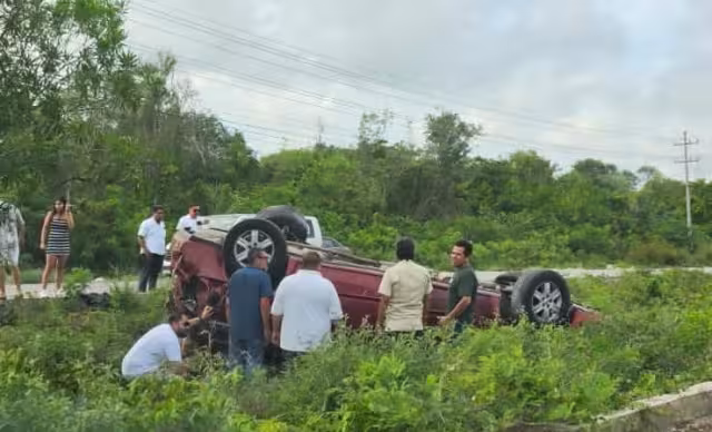 Aparatosa volcadura genera tránsito lento en la 307