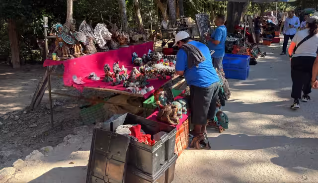 El cierre temporal de la zona a cargo del INAH genera enfrentamiento con artesanos que se resisten a ser reubicados
