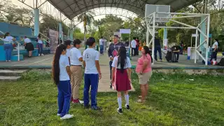 Maestros de Chetumal regresan a las aulas; así fue la decisión 
