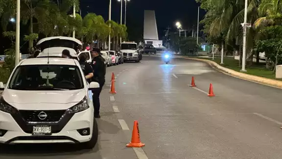 Cuatro personas fueron detenidas en el alcoholímetro en el malecón de Campeche Cuatro personas fueron detenidas en el alcoholímetro en el malecón de Campeche