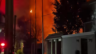 Incendio arrasa dos viviendas en Bécal