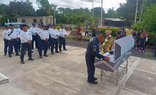 Último pase de lista y homenaje solemne a policía municipal