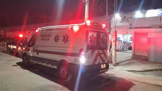 Noche trágica en Umán: mujer pierde la vida tras sentirse mal en la calle