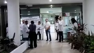 Personal bloquea entrada de la SESA de Chetumal ante falta de reconocimiento de sus labores 