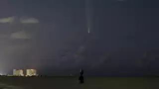 Captan impresionante video del cometa Tsuchinshan en Progreso, Yucatán