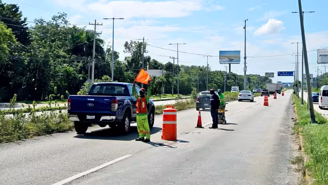 Cuadrillas retiraron la carpeta asfáltica en mal estado, como parte de la rehabilitación, en un trayecto de más de un kilómetro, hasta la entrada de la Ruta de los Cenotes