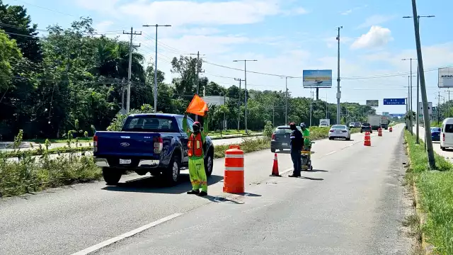 Cuadrillas retiraron la carpeta asfáltica en mal estado, como parte de la rehabilitación, en un trayecto de más de un kilómetro, hasta la entrada de la Ruta de los Cenotes
