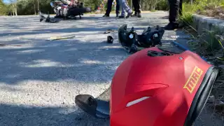 Accidente en Cancún: Motociclista invade carril y termina en el hospital 