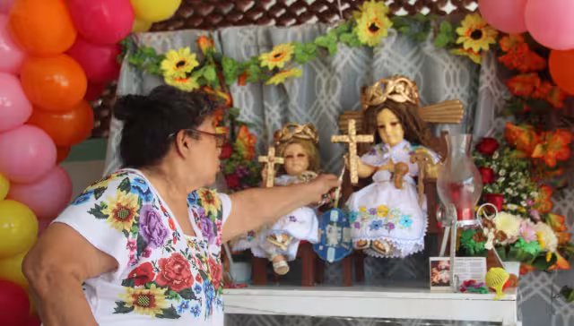 La familia Pech Couoh refrenda su fe en esta imagen, con una serie de actividades y una pereginación
