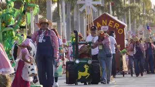 Familias campechanas celebraron 65 años del Corso Infantil del Carnaval con un desfile colorido en el malecón.