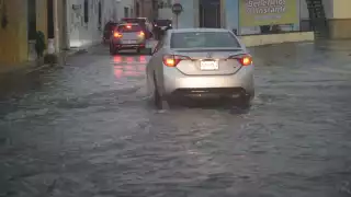En caso de crearse un nuevo ciclón, tendría el nombre de Debby, destacó la dependencia.
