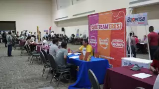 En el Centro de Convenciones se ofertaron más de 900 plazas.