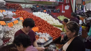 Ciudadanos campechanos ajustan consumo ante el alza de precios