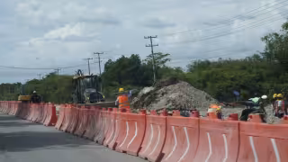Las obras del Tren Ligero en la avenida Héroe de Nacozari requieren precaución y respeto a los límites de velocidad.