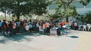 Maestros de Playa del Carmen se “apoderaron" del Palacio Municipal para continuar las protestas  