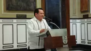 Joaquín Díaz Mena celebra el regreso a clases en Yucatán tras finalizar las protestas magisteriales