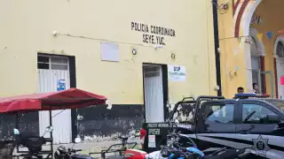 Detienen a dos mujeres por golpear a policías de Seyé