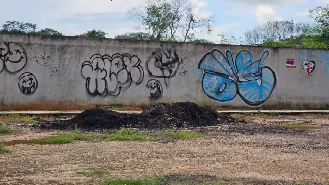 Vecinos indican que la ampliación del camposanto quedó en el abandono y por ende se volvió un lugar visitado por maleantes