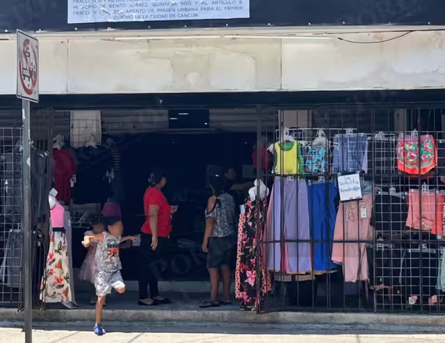 Los centros comerciales se convierten en puntos clave para las compras de último momento antes del inicio del ciclo 2025-2026