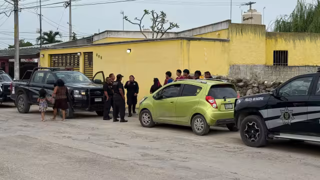 Entre varios vecinos retuvieron al coche hasta que llegara la Policía