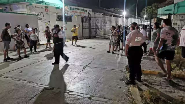 Vecinos de Carmen se organizan contra apagones y presionan a CFE