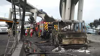 Elementos del Heroico Cuerpo de Bomberos sofocaron el fuego.