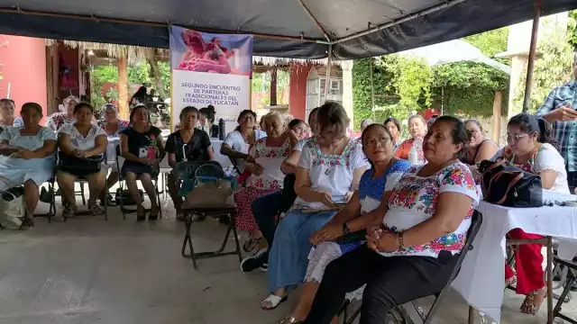 Parteras tradicionales intercambian experiencias y aprendizajes durante un encuentro estatal
